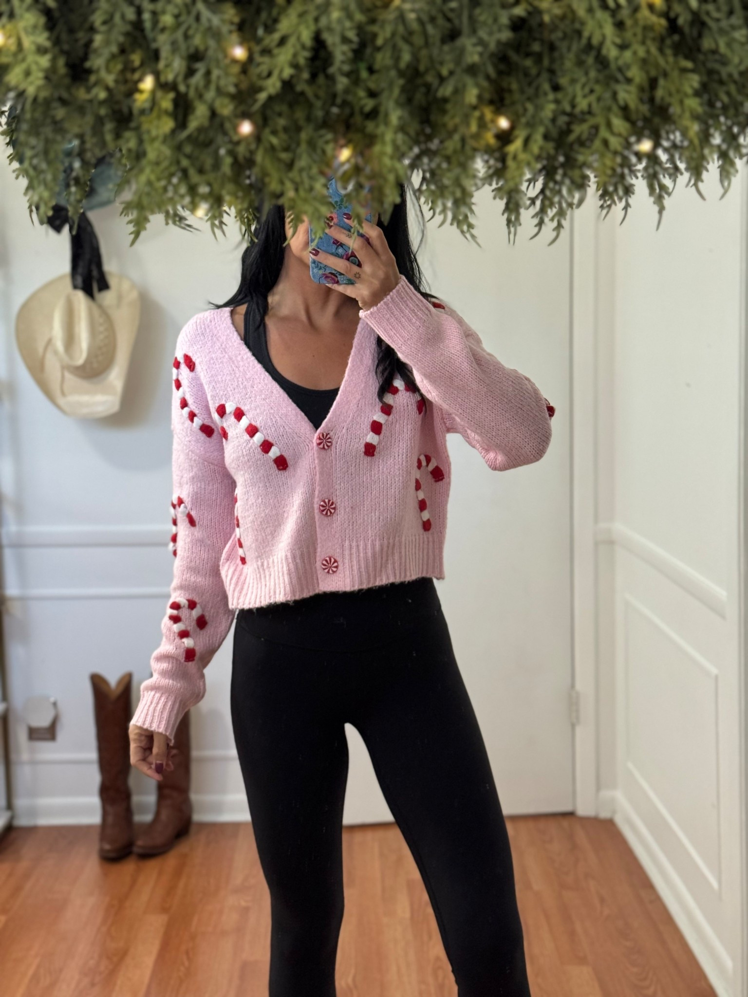 Sz small
Id wear this to Pilates and Yoga
Pair with red leggings

#LTKHoliday #LTKmomlife