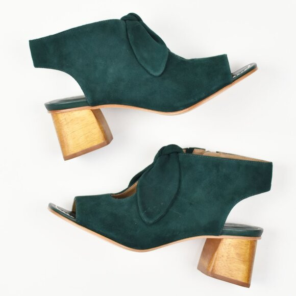 Bernardo Suede LIZZIE Sandal Wood Block Heel NEW - 7 | Poshmark