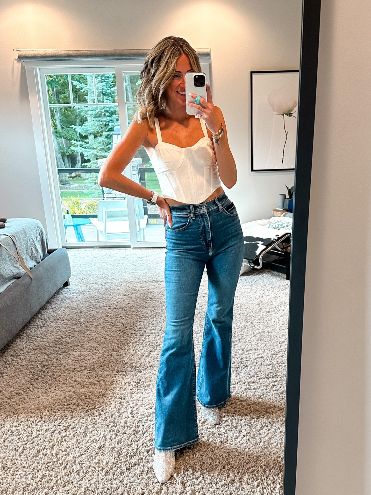 Date night fall outfits with boots 
Flare jeans Abercrombie denim and lulus boutique corset top 