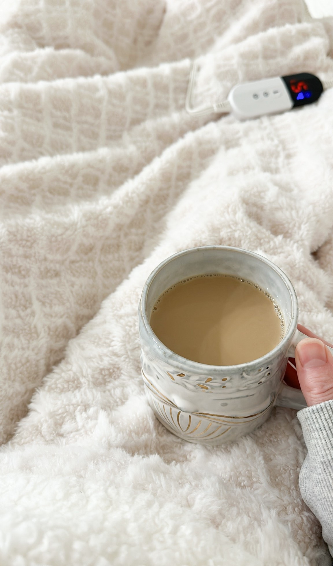 The coziest last minute gift idea that everyone will love! #winterfavorites2025 #founditonamazon #amazonhome

#LTKHoliday #LTKmomlife #LTKGiftGuide