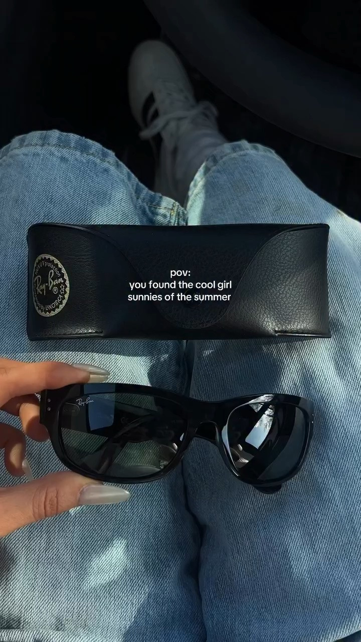 instantly make any outfit 10x cooler. 
#raybans #sunglasses #sunnies #coolgirl #trendyfashion
