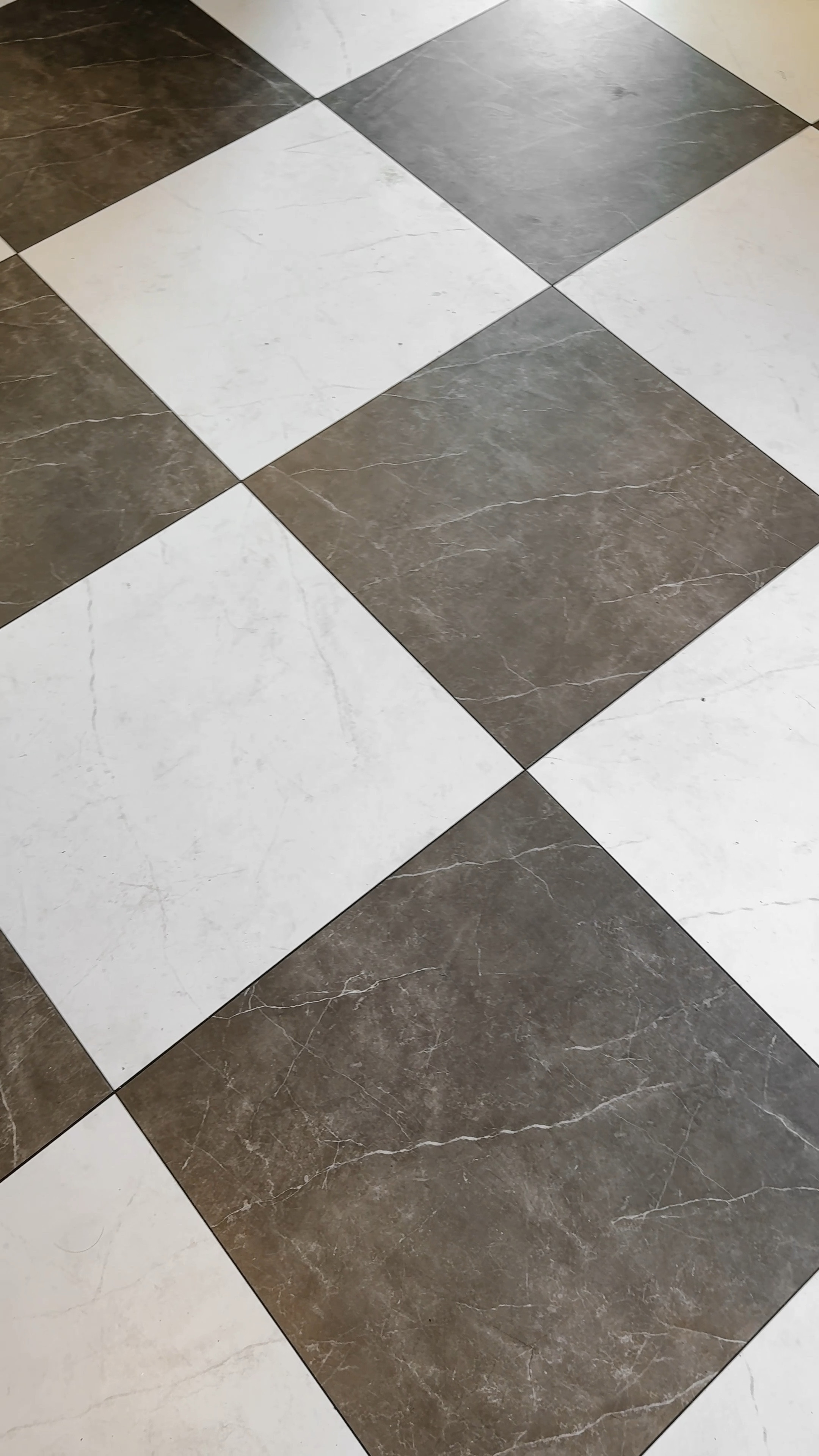 We saw these gorgeous grey and white checkered floors in a beach town coffee shop & I fell in love, so I found the most beautiful peel & stick option for a quick DIY upgrade 🥰