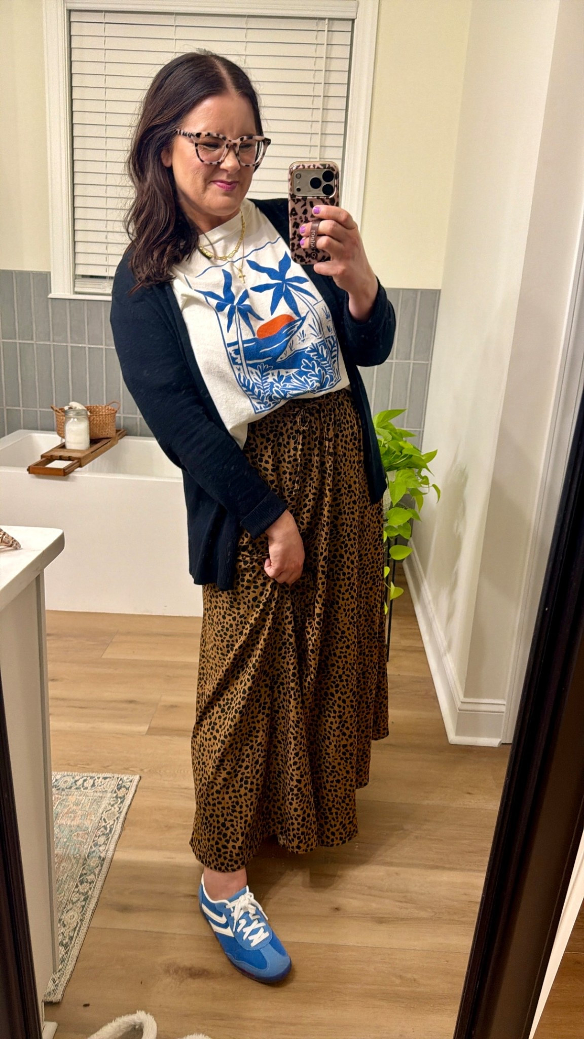 Don’t be afraid to mix colors and prints!🌟🫶🏼 Everything is thrifted but the shoes😜