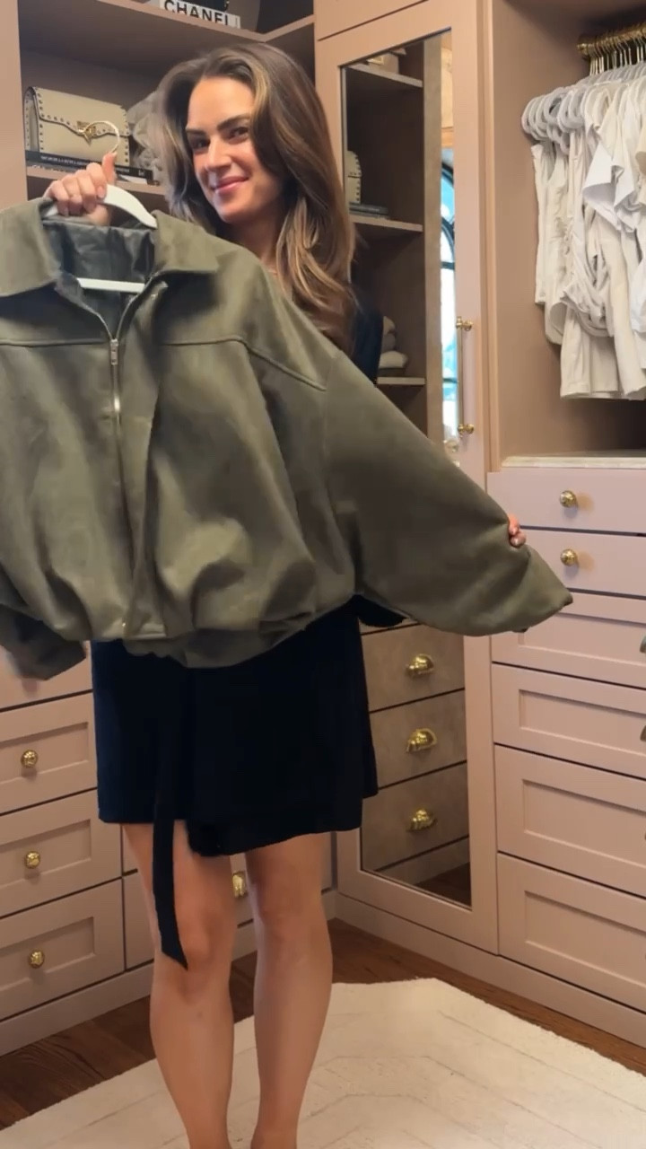 GDWM ✨ my new suede bomber find for under $40!!! 
Wearing a size small
code: LAURENR20 for my booties


#LTKgrwm #LTKmomlife #LTKdayinmylife