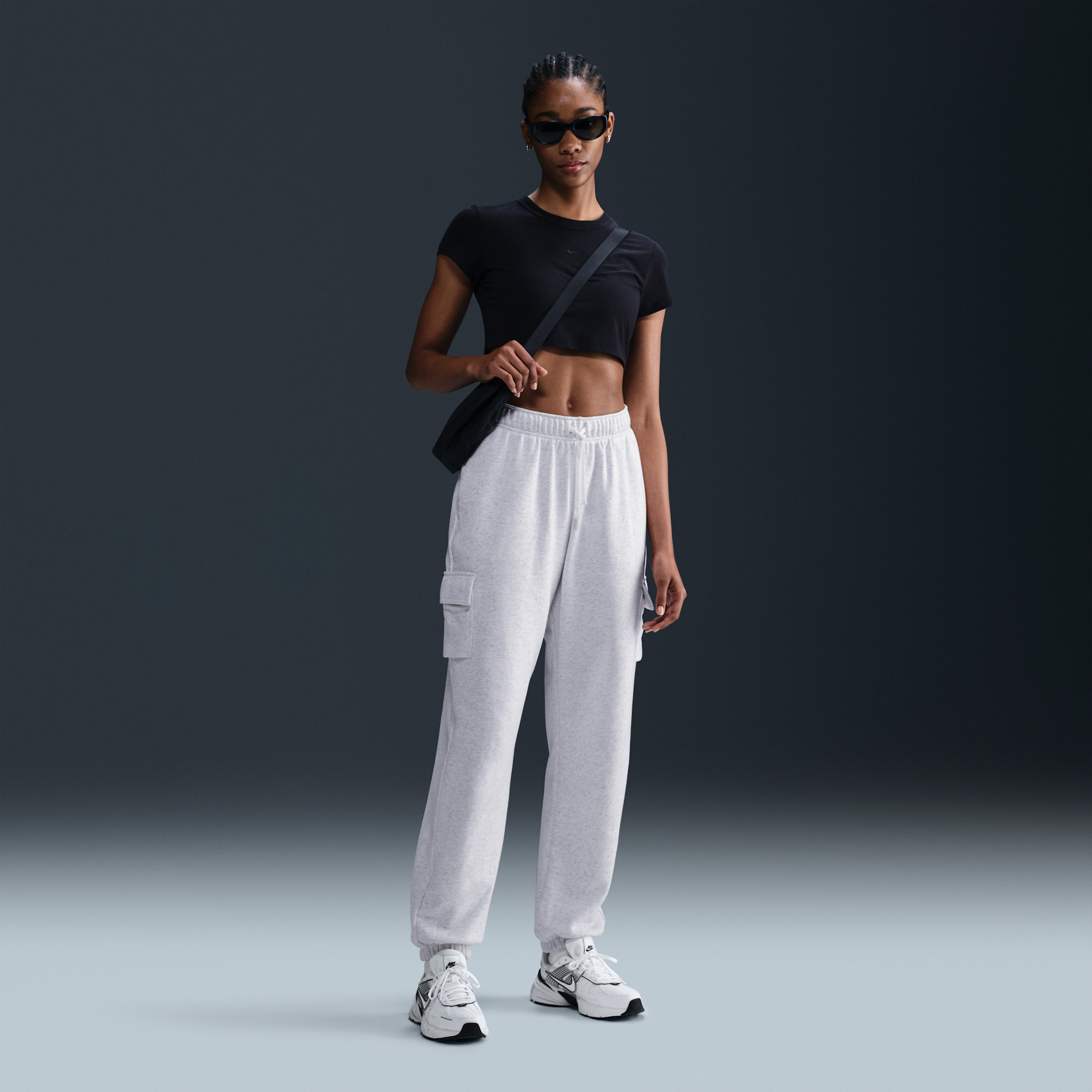 Women's Nike Sportswear Club Fleece Mid-Rise Oversized Cargo Sweatpants in Brown | DQ5196-051 | Nike (US)