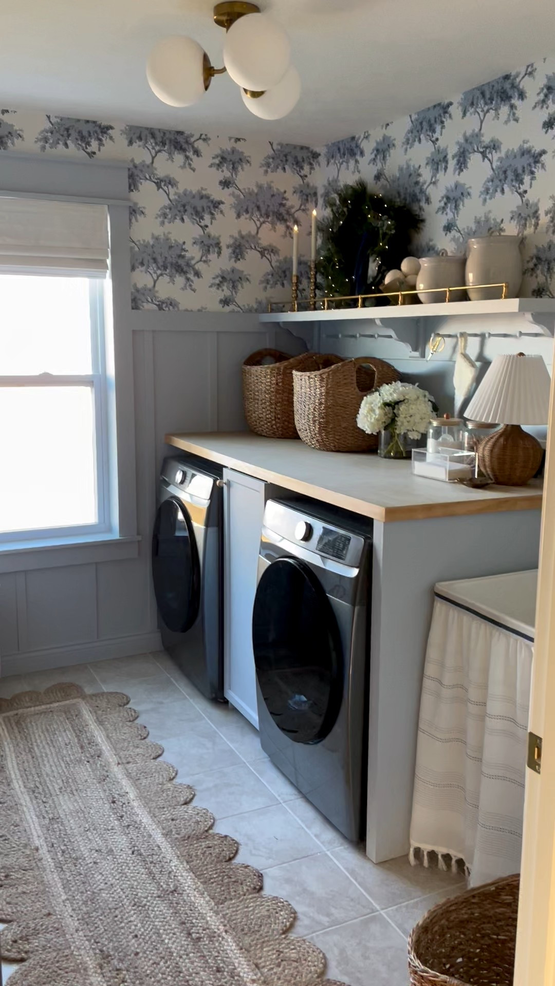 Christmas laundry room...

#LTKHome #LTKHoliday #LTKSeasonal
