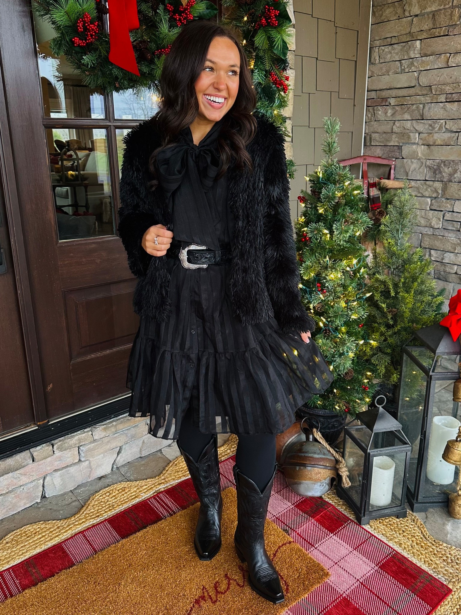 The perfect Christmas & Winter look. 🖤🎀✨ I love how easy this dress is to style for any occasion! Full outfit details are below ⬇️ 