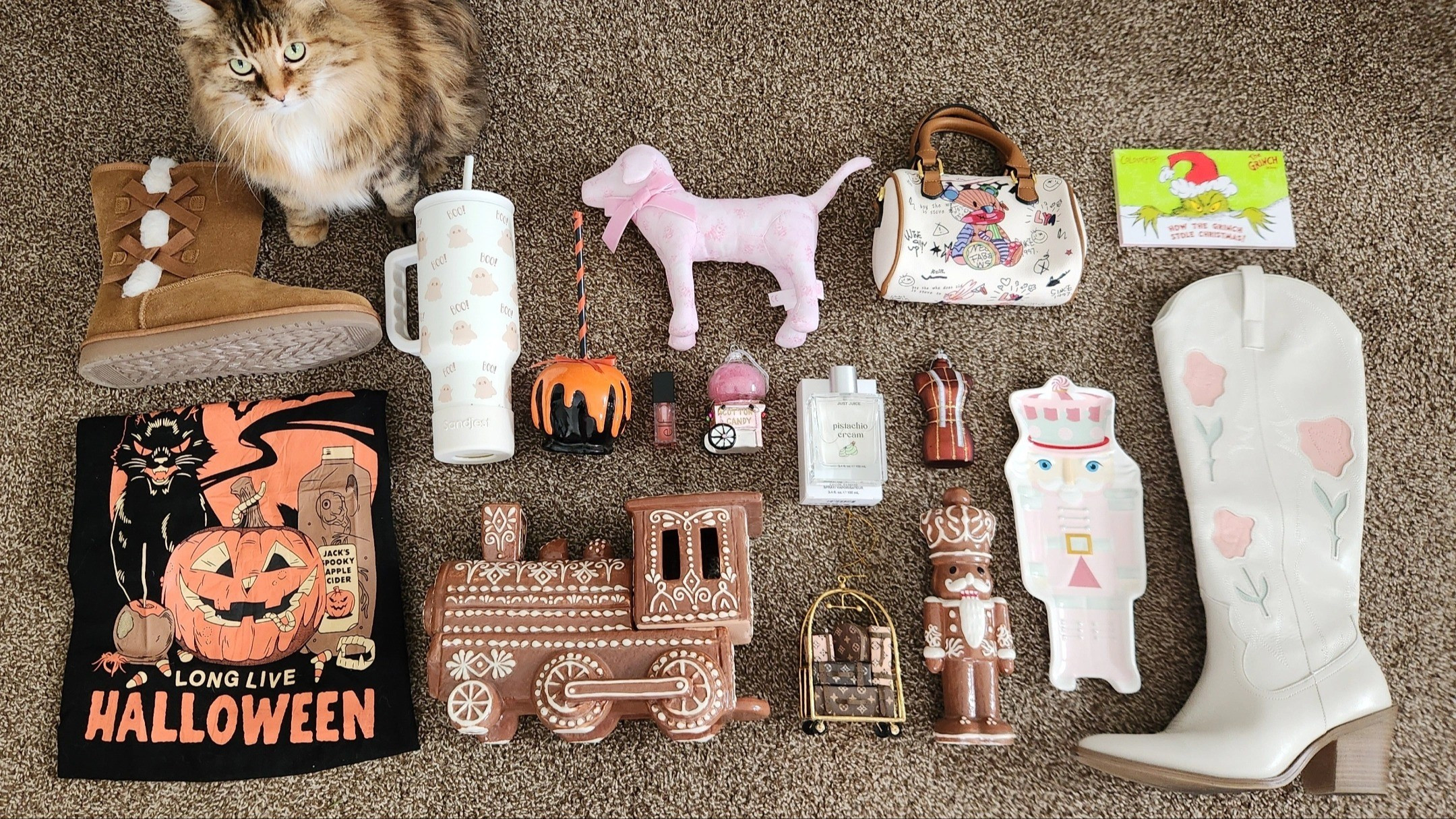 👢🥤My Favorite Things Of 2️⃣0️⃣2️⃣5️⃣👕👜My Eighth Year Of Doing This Post. Love This Lil Tradition Of Mine😁Some Of The Items:🥾@Koolaburra @UGG Boots🥾 @Koolaburra Officially Closed On March 31st, 2025☹️ & @AndrewWilliams768 Found Me The Last Color I Was Missing From My @Koolaburra @UGG Boot Collection, Chestnut.🍎🍭Black Candy Apples🍏🍭 I Was Hunting For These For The Longest Time, When @KaileyMuter Finally Found Them For Me @HomeGoods.🚄Ceramic Gingerbread Train🚄 Added This Beautiful @PotteryBarn Gingerbread Train To My Ceramic Gingerbread Collection. A Gift From My In-Laws, This Past Christmas.🎄The Oranments🎄 Being That I Had 2 Christmas Trees This Year, Thanks To @KingOfChristmas, I Was On The Lookout For New Oranments. I Love This @LouisVuitton Inspired Luggage Cart I Found On @Ebay For My Luxury Tree & @MaryMuter22 Got Me This Cotton Candy Oranment For My Live Tree, Too Cute!#CheyMuter #Blogger #FavoriteThingsOf2025 #FavoriteThings #Tradition

