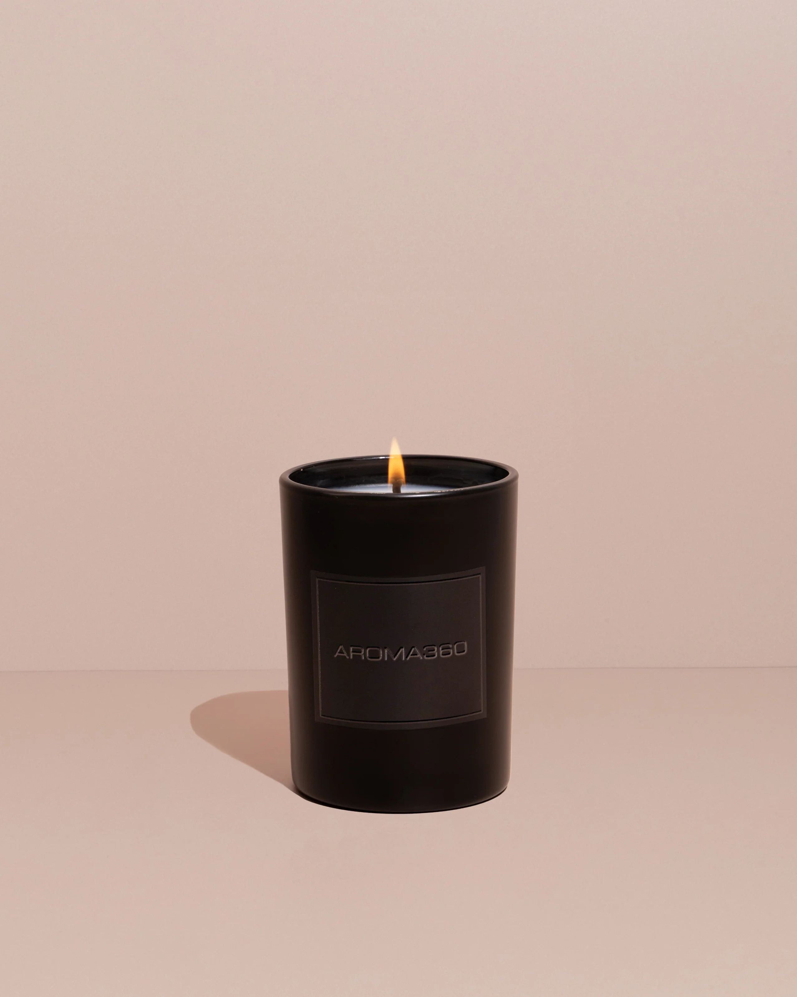 Black Velvet Single-Wick Candle | Aroma360