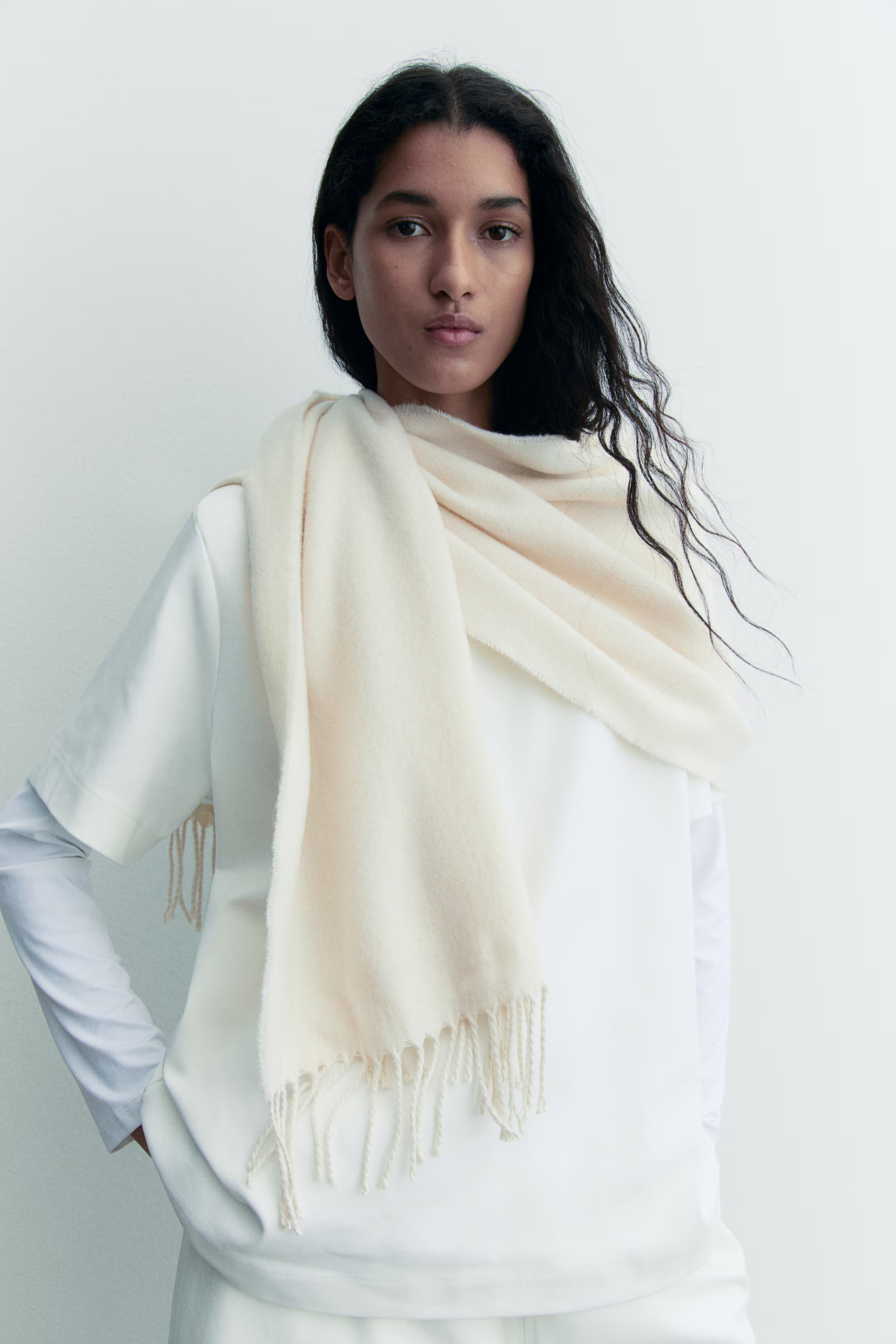 Woven scarf - Cream - Ladies | H&M GB | H&M (UK, MY, IN, SG, PH, TW, HK)