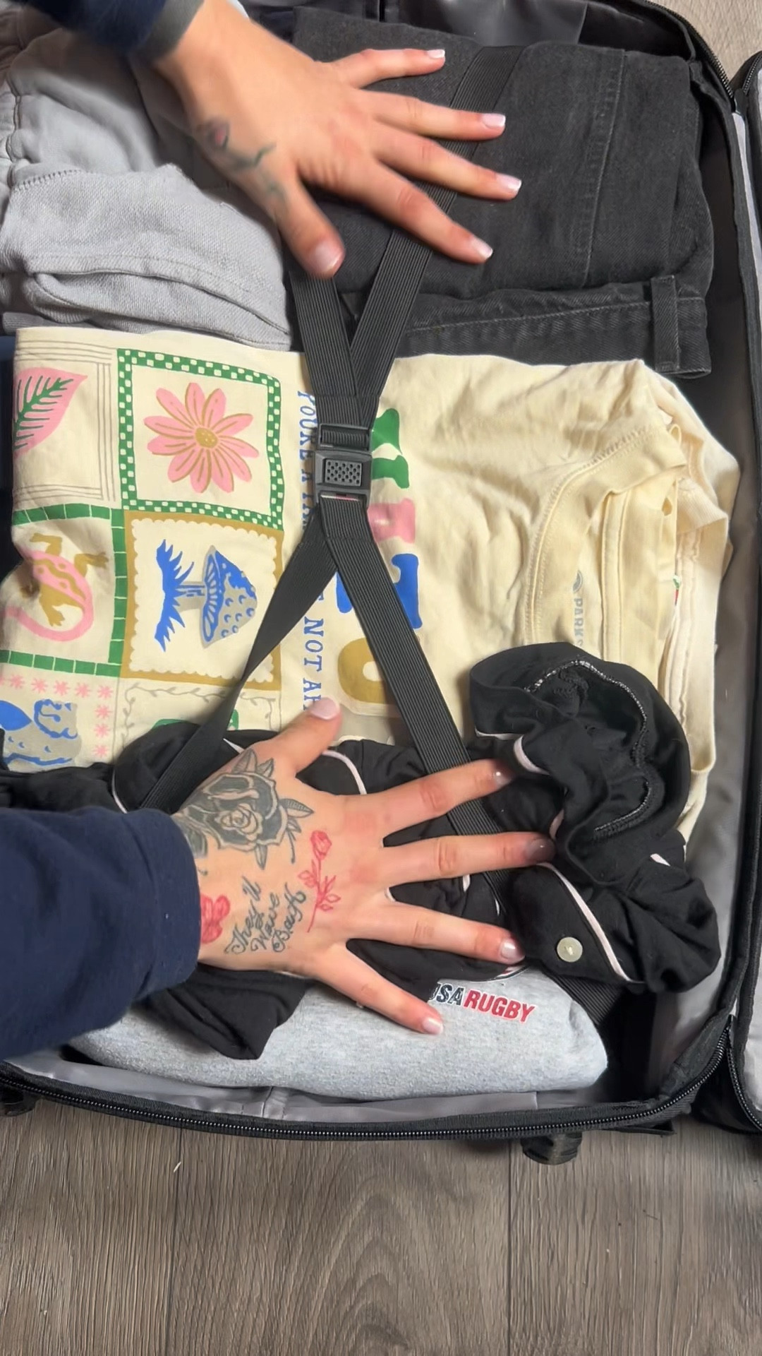 Pack with me for USA rugby camp. All my essential kit for daily training and lifting. Sports bras, socks, thermals, cleats, and more!

#LTKfitness