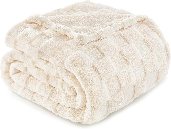 Exclusivo Mezcla Fleece Throw Blanket for Couch,Super Soft and Warm Lightweight Checkered Pattern... | Amazon (US)
