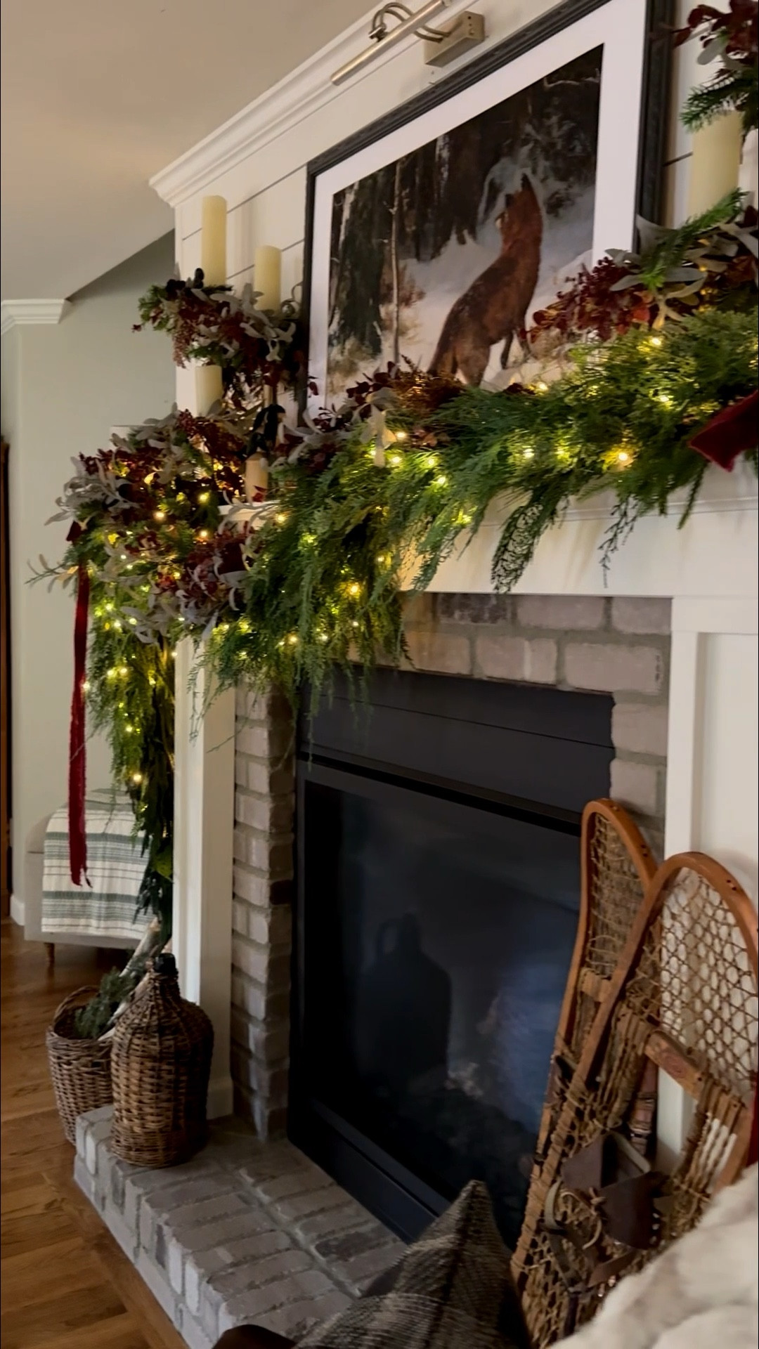 Use
 2 lush garland 
1 Bakersfield garland 
Rice lights 
Bakersfield set of 5 mini wreaths 
Flameless candles 
Art and frame 24 x 36 

#LTKActive #LTKSeasonal #LTKHoliday