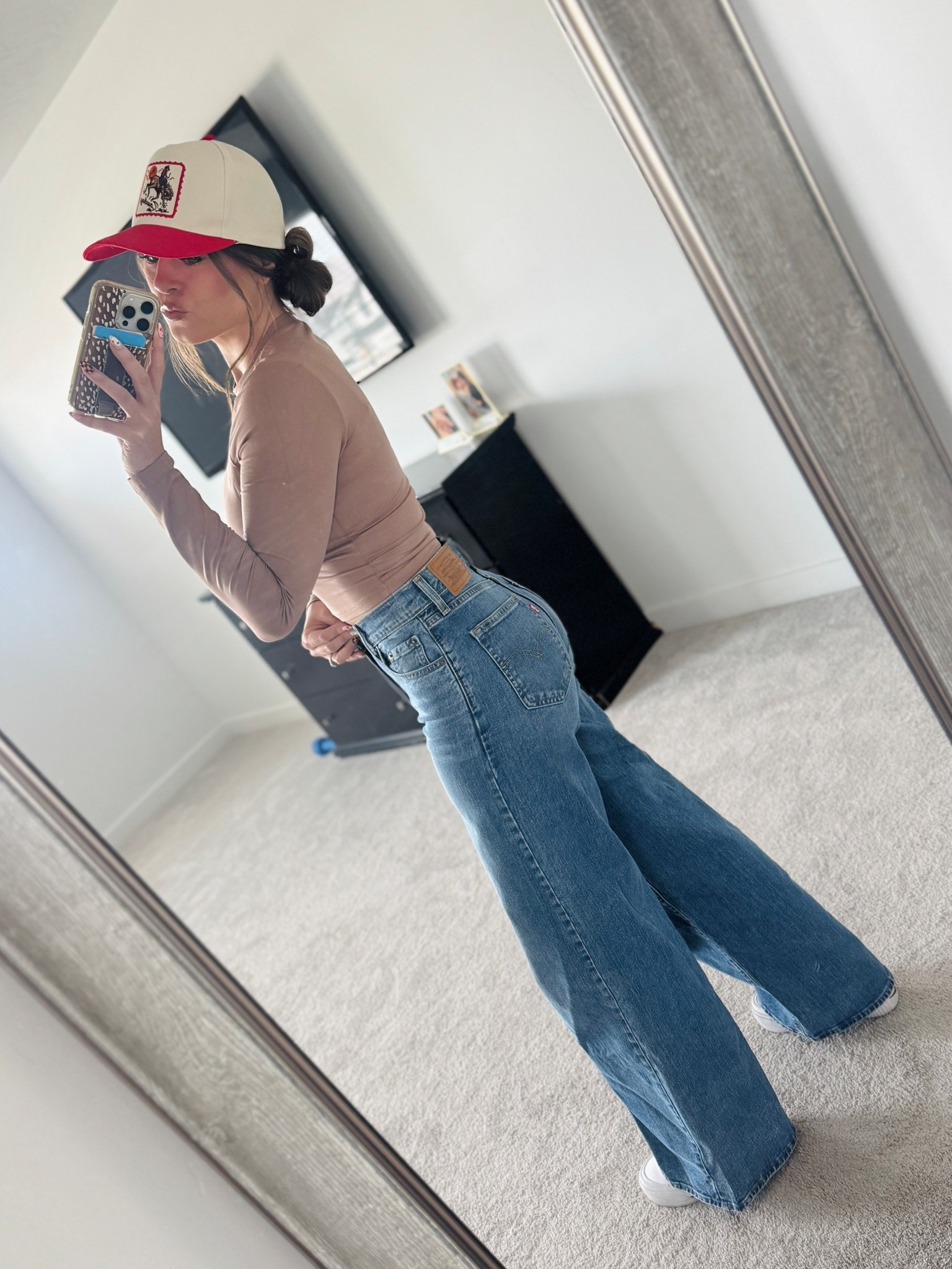 Small in shirt
26 in jeans
6.5 in shoes