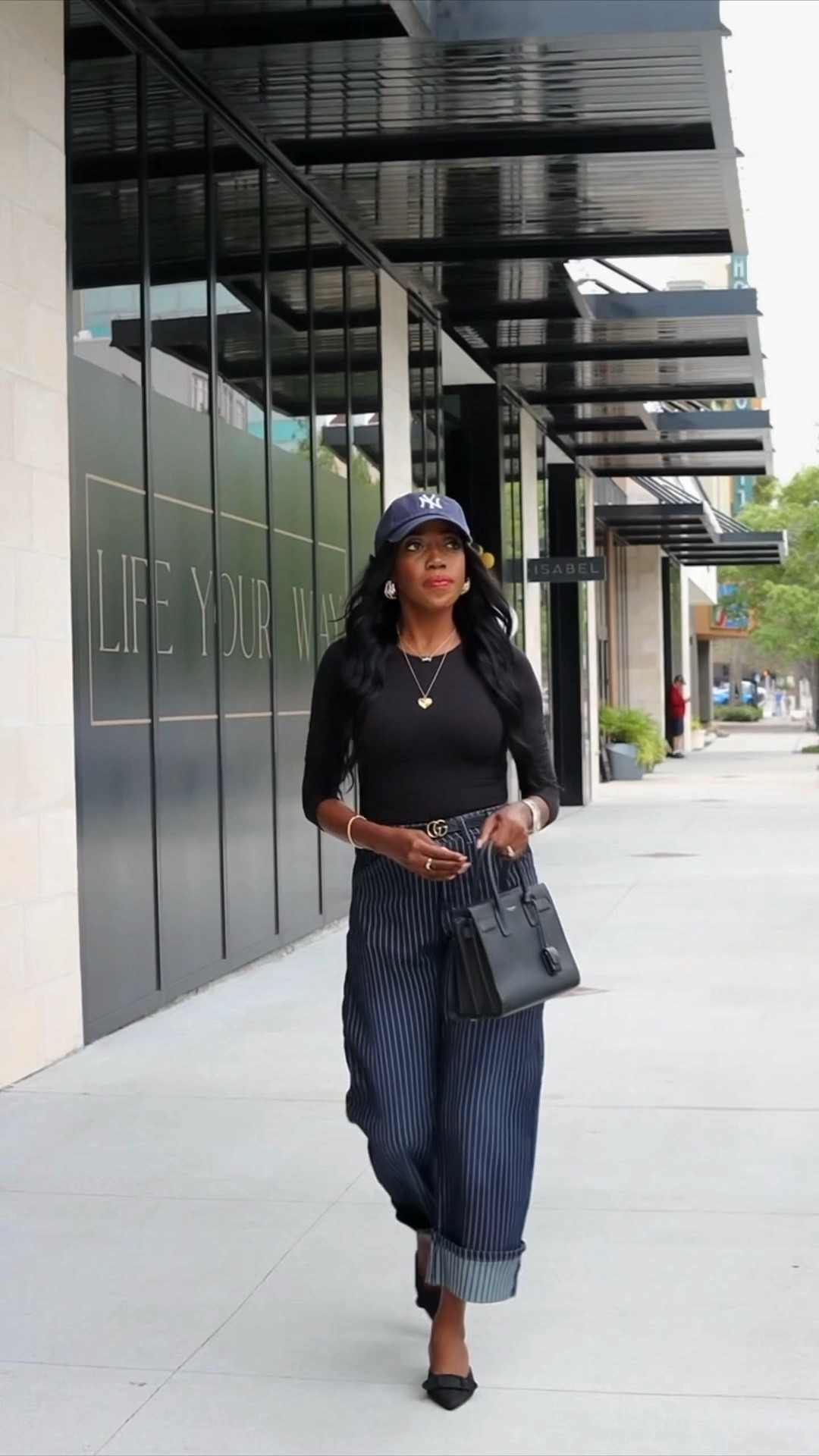 One of my recent purchases. 
These barrel jeans are so cute however, runs big. I usually wear a 26. I sized down to a 25. 

Spring Fashion, Spring Outfit, 

#Ootd #LTKSeasonal 


#LTKOver40 #LTKWatchNow #LTKStyleTip