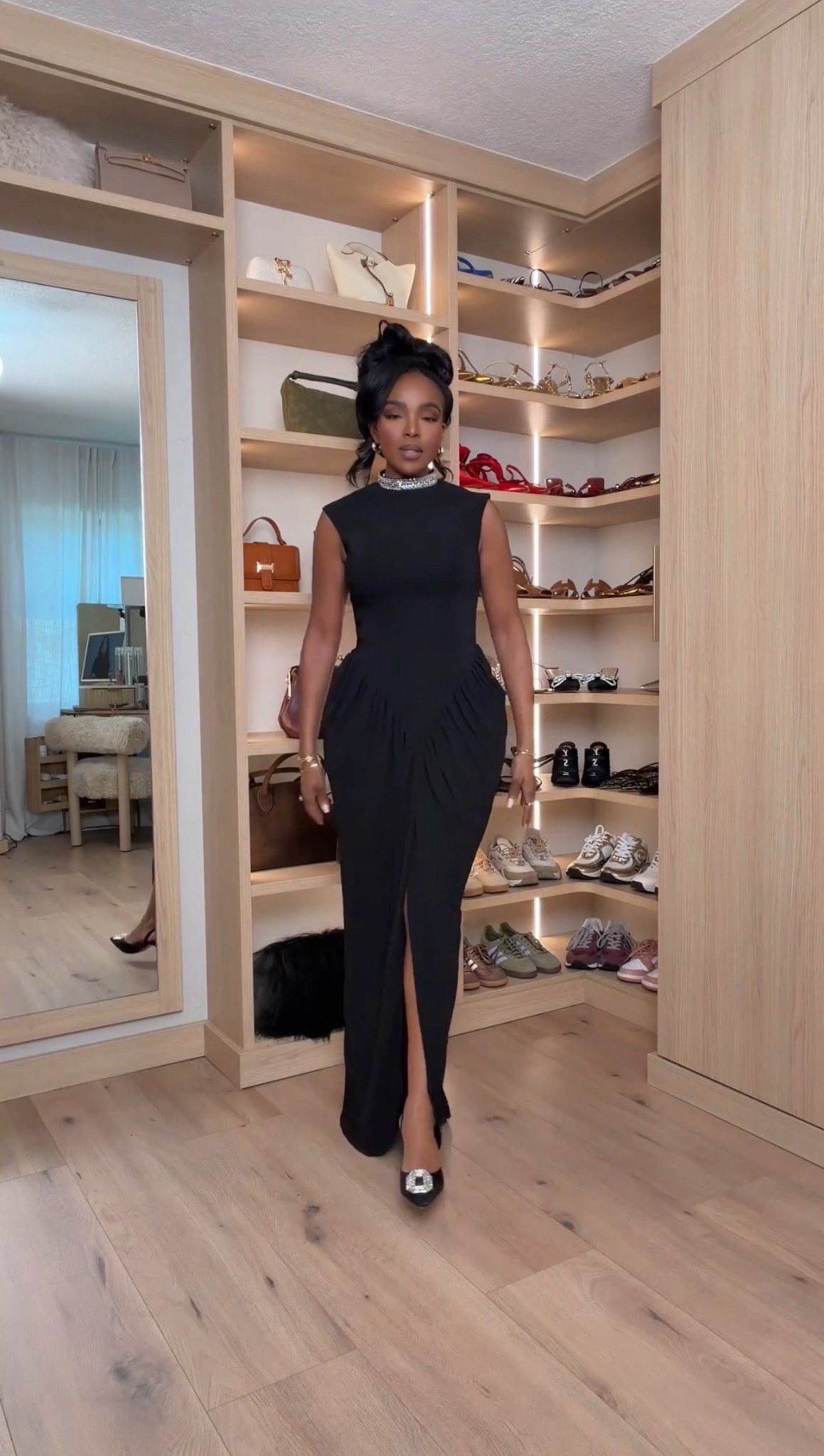 ✨ Elegant, sculpted, and absolutely timeless — this black evening gown creates that instant hourglass shape with a structured bodice and soft draping through the hips. The high neckline adds classic sophistication, while the front slit keeps it modern and striking.

Perfect for winter galas, formal events, holiday parties, and elevated evening occasions.

📏 Sizing: Wearing size Small
📏 Measurements: 5’4” • 138 lbs • 34D • 27” waist • 40” hips

Black evening gown, sculpted formal dress, elegant winter outfits, timeless black maxi dress, chic holiday fashion, elevated night-out style, classic formalwear inspiration.

✨ Everything linked below for easy shopping

Follow me on Instagram and YouTube @kirasfashionfinds

#LTKPetite #LTKootd #LTKHoliday