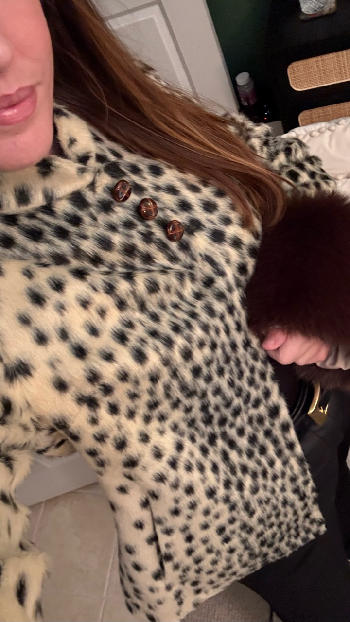 A touch of leopard 🐆 

Jacket: @carelli___ 
Pants: @christopher_esber 
Boots: @toryburch