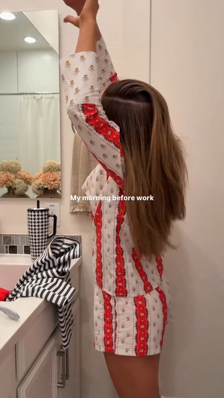 My cam before the corporate storm ❤️💻 #wfhmorningroutine #morningbeforework