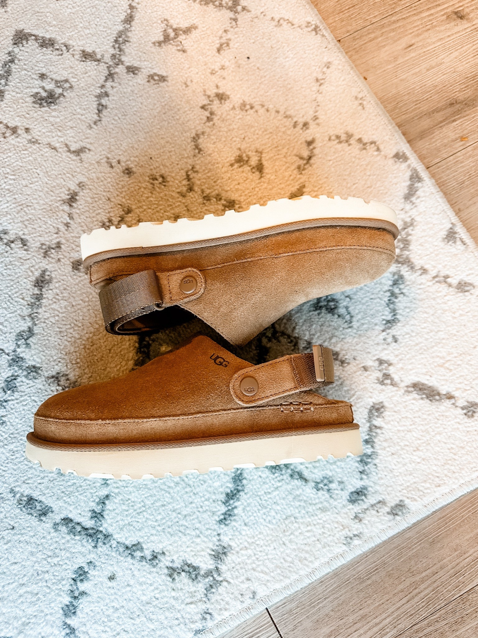 This is the regular version, but the “cozy” version of these are on sale for 30% off! (Less than $100!) Would make a great Christmas or holiday present! 🎁 #Uggs #Christmasgifts #holidaygifts

#LTKFindsUnder100 #LTKSeasonal #LTKShoeCrush