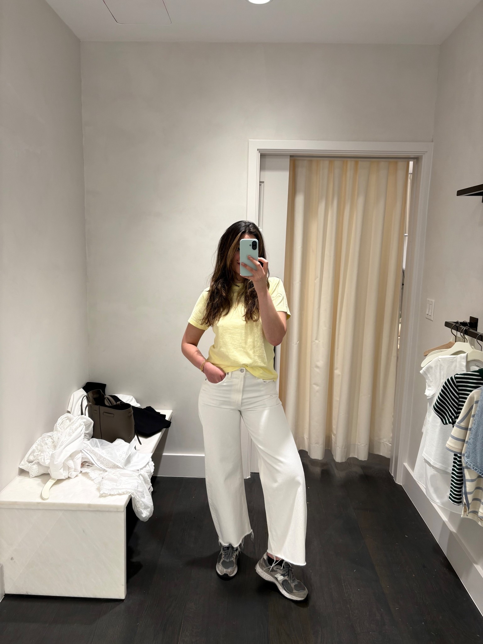 🐝🧈🥞 the fit to cure the #mondayblues size M in top for a boxy fit (usually a S) and size 26 in jeans (usually in between 25 & 26)

#LTKSeasonal