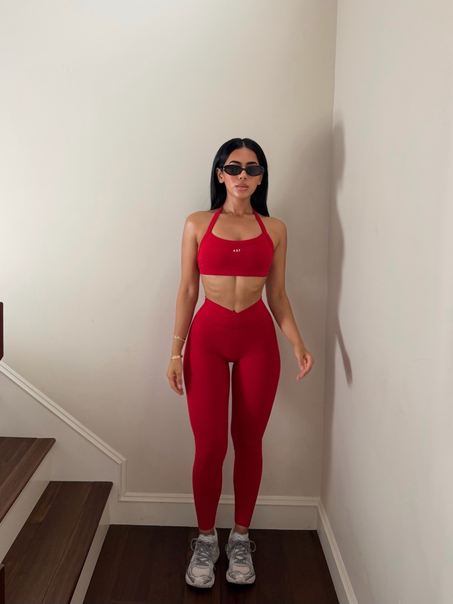 Wearing the halter bra and v legging size XS! Also linked tank, capri, shorts, and bare bra in the same color ❤️