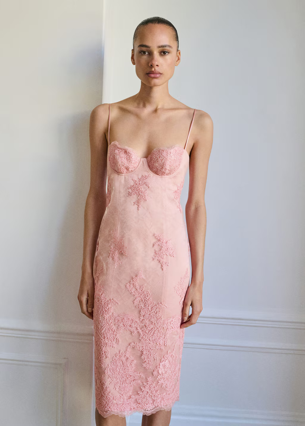 Lace dress with structured neckline pastel pink - Women - 4 - MANGO | Mango (US/MX/AU)