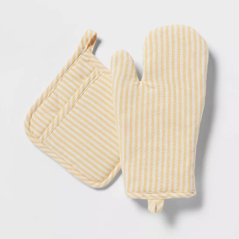 Target/Kitchen & Dining/Kitchen & Table Linens/Oven Mitts & Potholders‎Shop all Threshold2pc Co... | Target