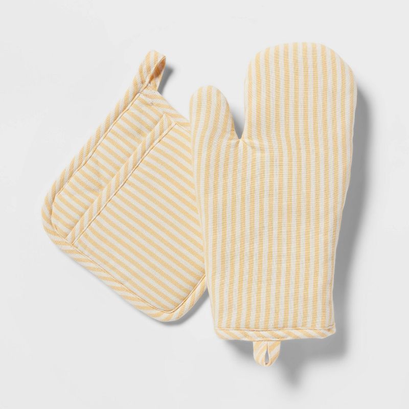 Target/Kitchen & Dining/Kitchen & Table Linens/Oven Mitts & Potholders‎Shop all Threshold2pc Co... | Target