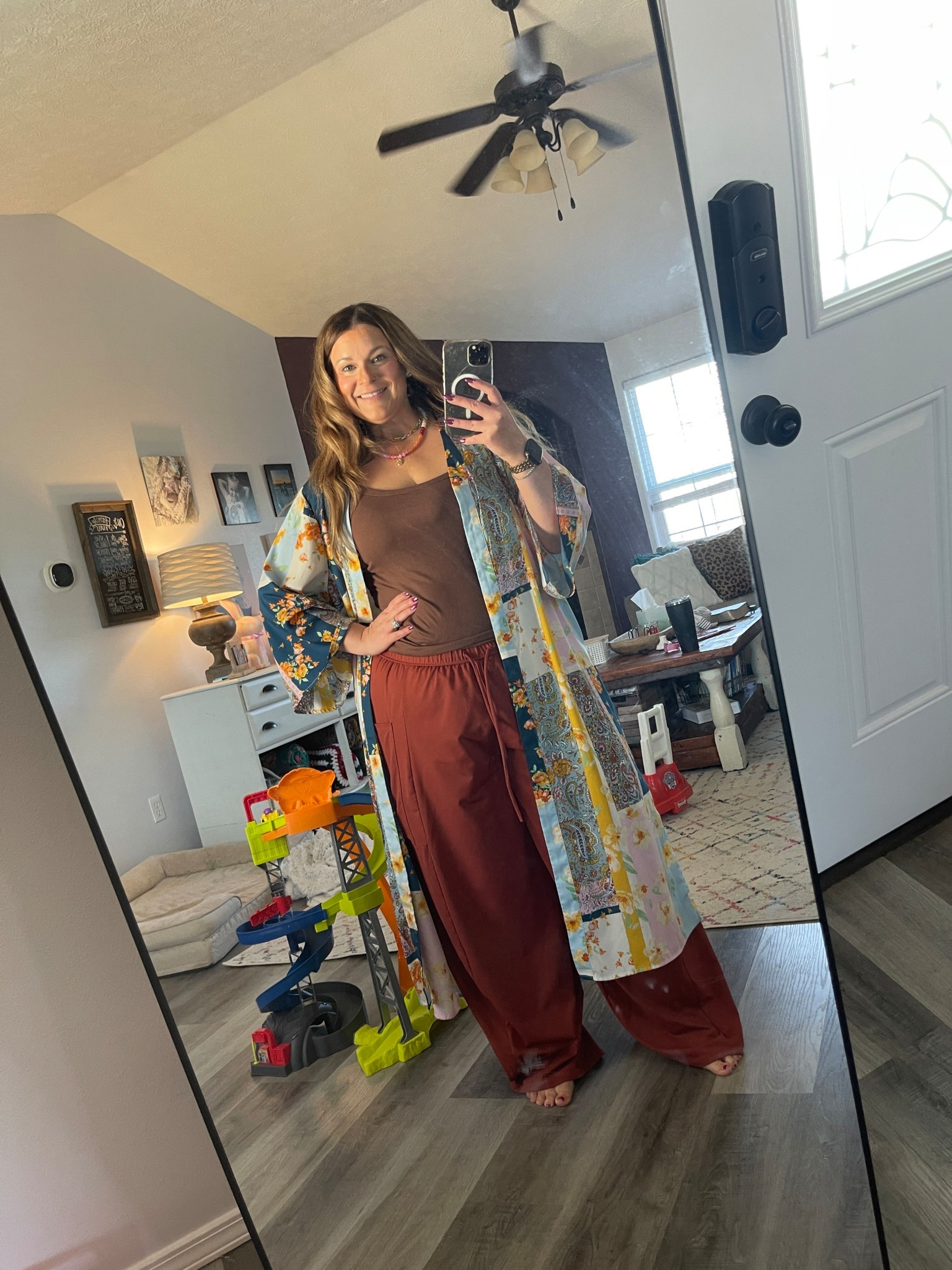 Neutral but still cute is the vibe today 🤎✨

Wearing a simple brown tank with my favorite orange baggy Halara pants + a lightweight kimono to pull it all together. This is one of those outfits that feels put-together but still SO comfy (aka mom-life approved 🙌)

Perfect for running errands, school pickup, or just feeling a little more like you without trying too hard.

Everything linked on my LTK 🛍️
#LTKStyle #MomStyle #CasualOutfit #EverydayStyle #Halara #ComfyChic #OOTD #SpringStyle

#LTKPlusSize #LTKootd #LTKOver40