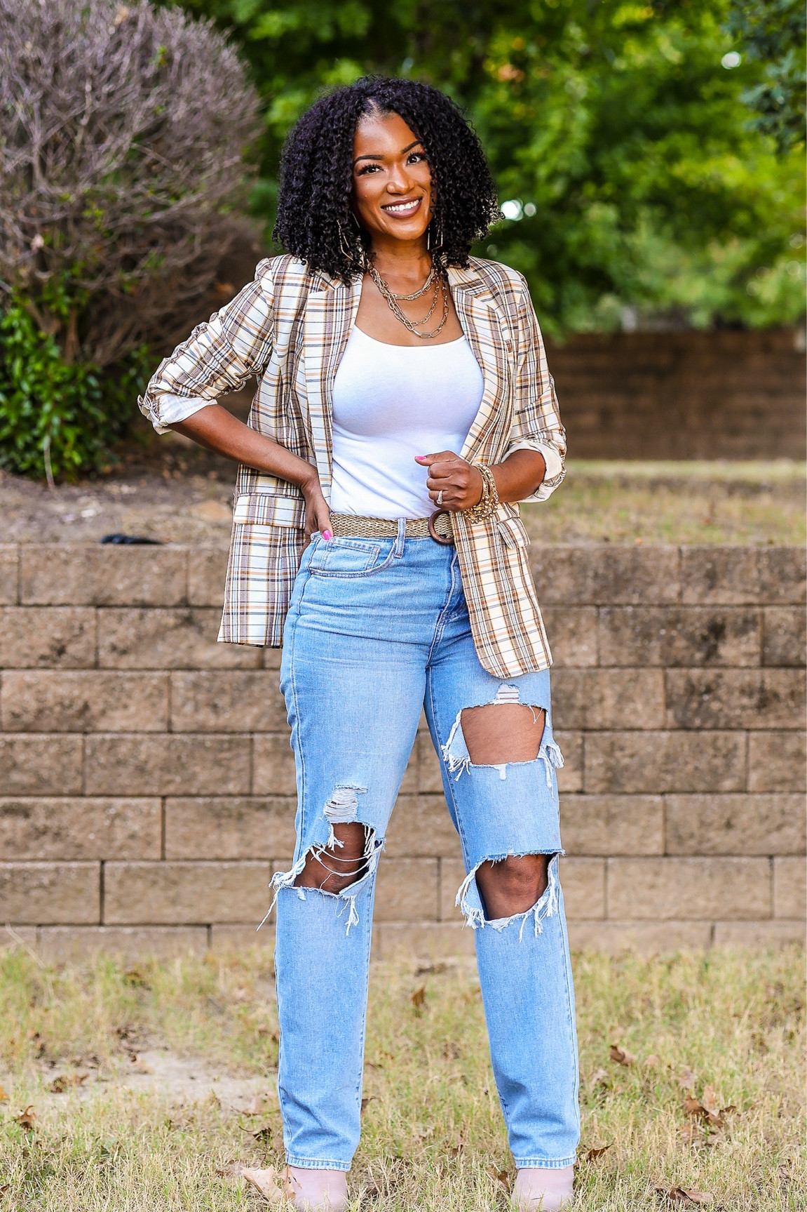 Just a jeans and blazer type day! #plaidblazer #plaid #distressedjeans #jeans #denim #fallfashion #falloutfit

#LTKSeasonal #LTKmidsize #LTKstyletip