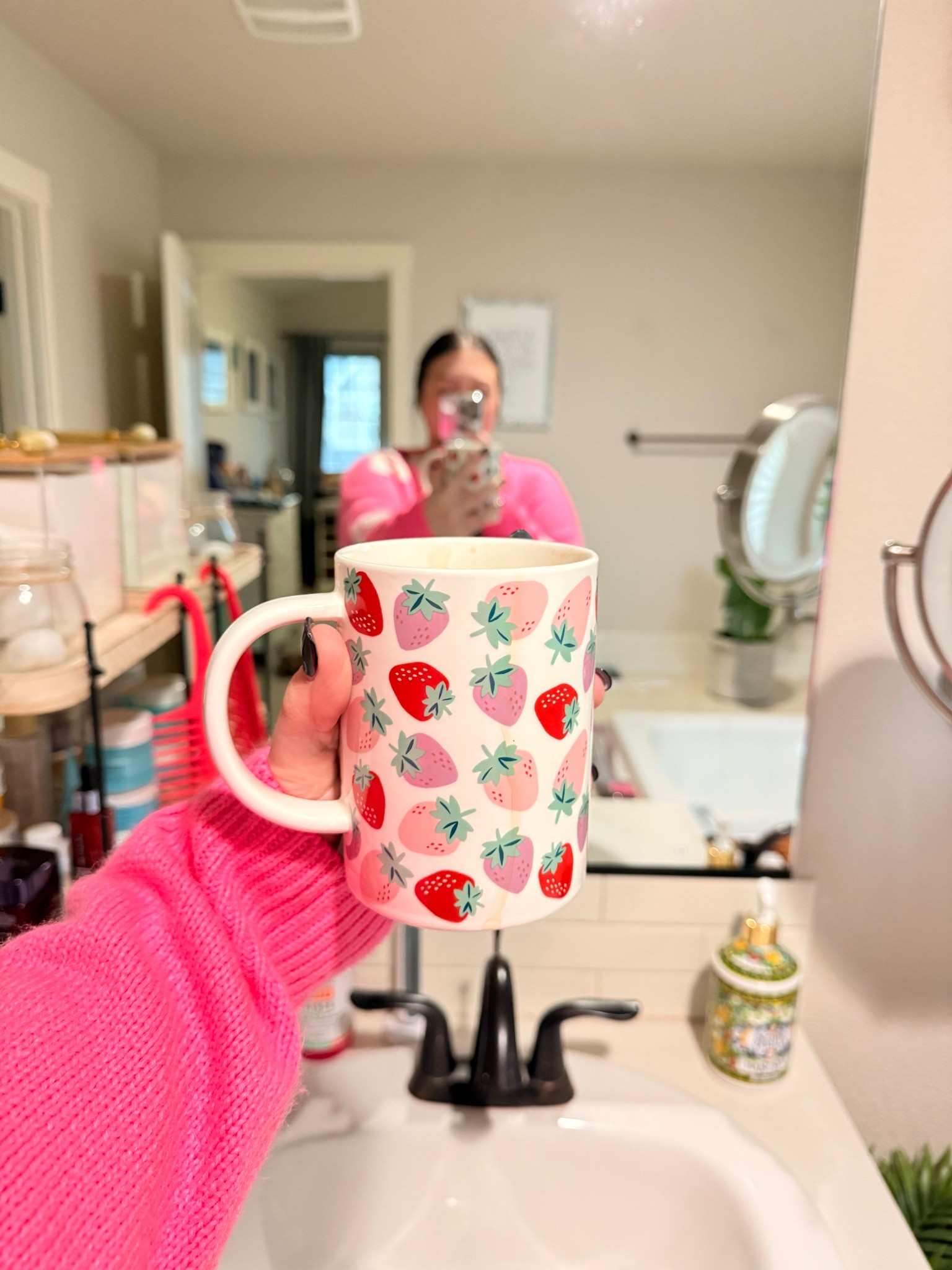 Today’s a good day for PINK and STRAWBERRIES 🍓 #coffeemug #strawberrycoffemug #valentinesdaycoffeemug

#LTKmomlife #LTKmorningroutine #LTKdayinmylife
