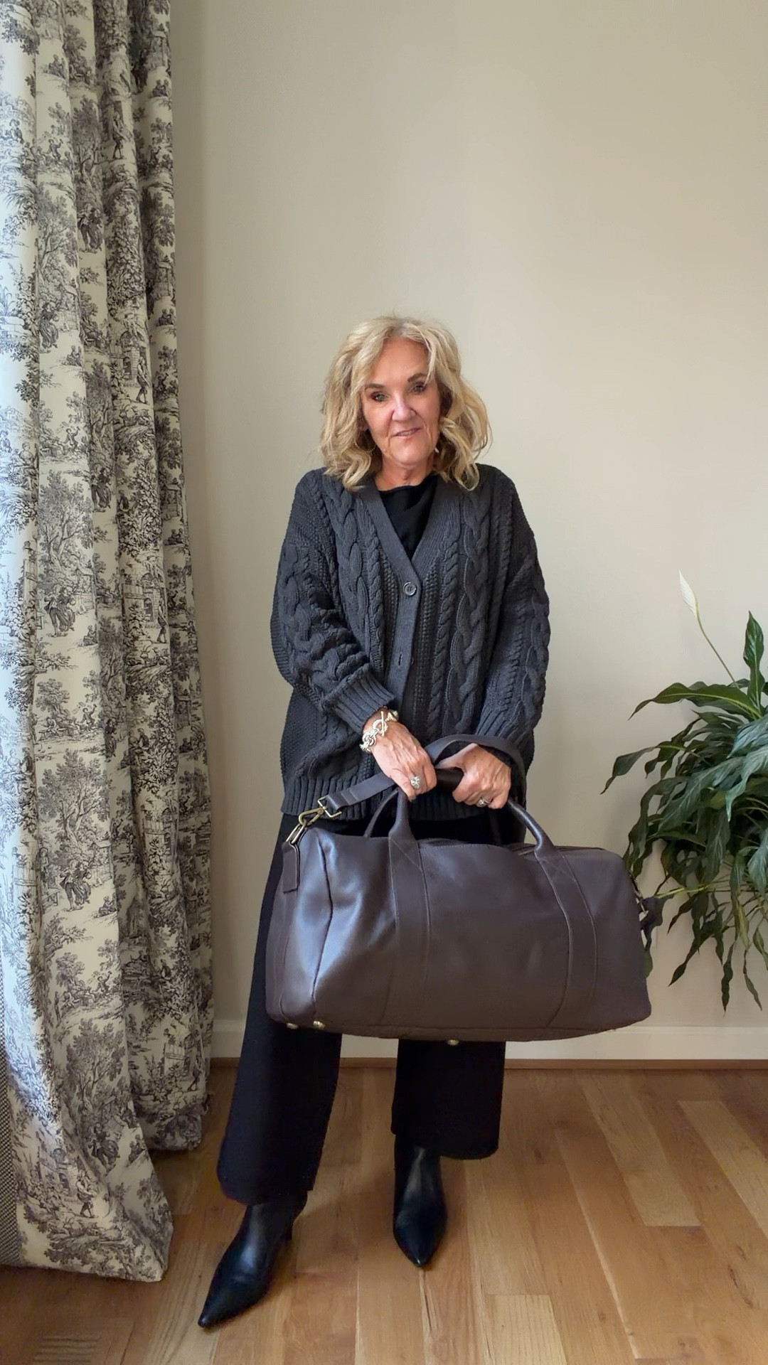 A few new quince arrivals perfect for gifting! 

Leather bag great for gifts for men 
Cotton sweater size medium 
Ponte knit pants size 8/26 inseam size up if in between
Boat neck sweater is a great base or to wear on his own size medium

#LTKGiftGuide #LTKOver40 #LTKMens