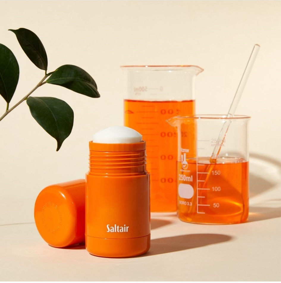 Finally Saltair Exotic Pulp Skincare deo is here! 
Our refillable, next-generation deodorant utilizes skin activated acidification to keep odor at bay. Formulated with BHA, zinc ricinoleate, nourishing oils and algae to help neutralize odor, this product keeps you feeling fresh for long-lasting performance.

Key Notes: Juicy Orange. Succulent Guava. Breezy Musk. Pulpy. Sweet. Energetic. Notes of juicy orange, guava and breezy musk combine to create a lively, sweet tropical escape.
