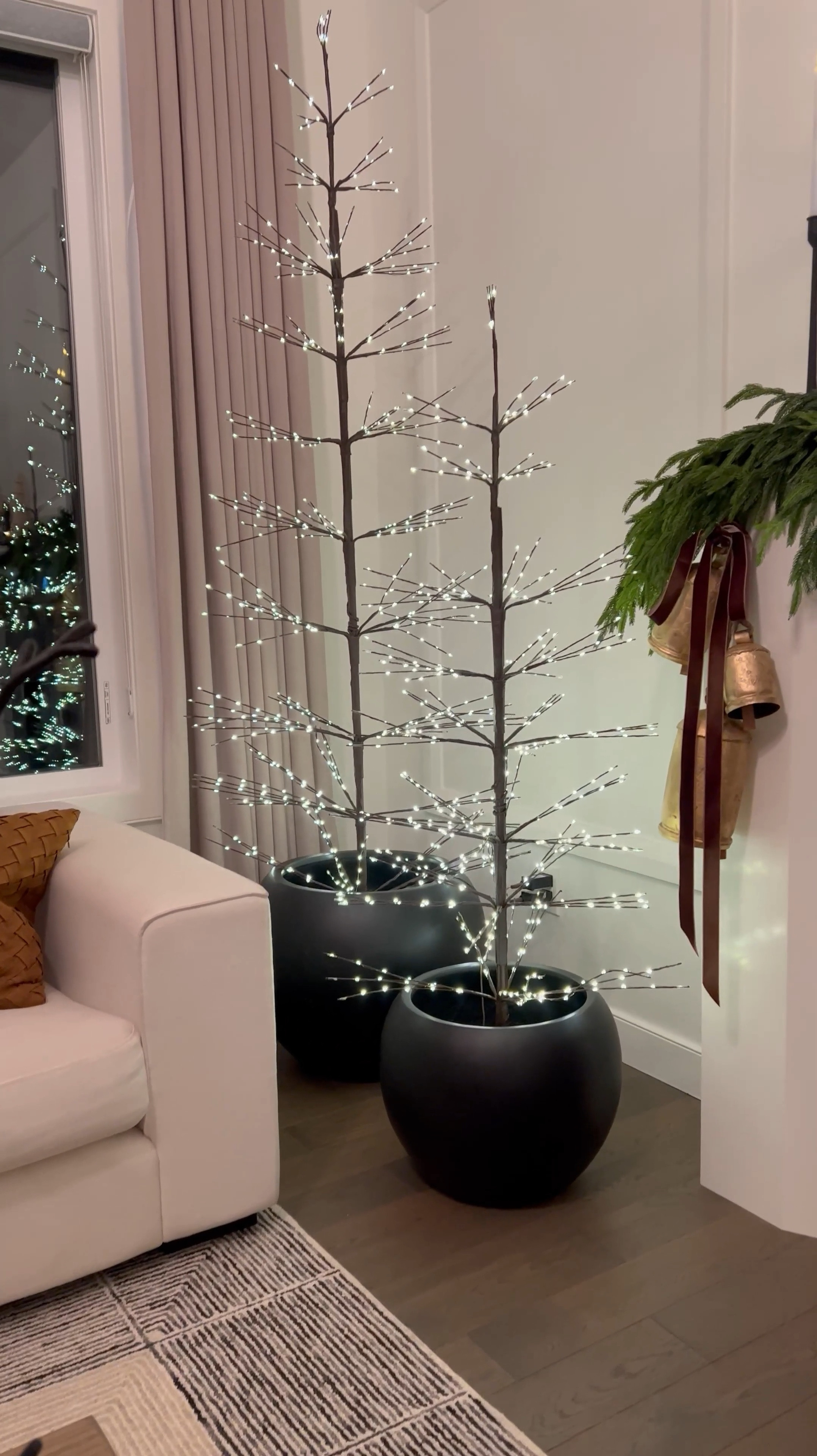 Hey friend! Shop my twinkle lights from Pottery barn ☺️ The planters are size medium and large 💕🫶🏽

#LTKSeasonal #LTKHome #LTKStyleTip