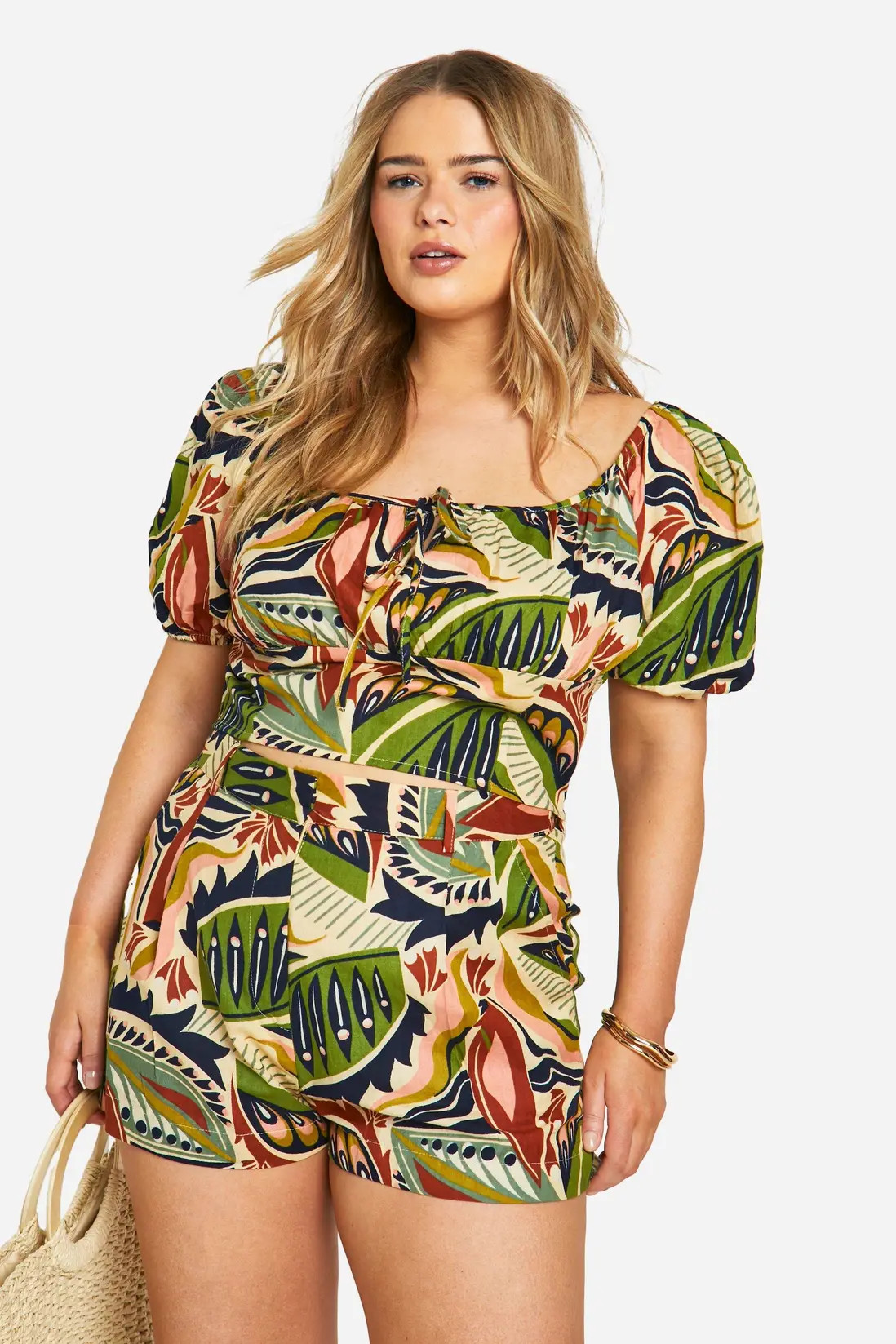 Green Plus Linen Feel Paisley Print Pleat Front Short | Boohoo USA | boohoo (US & Canada)