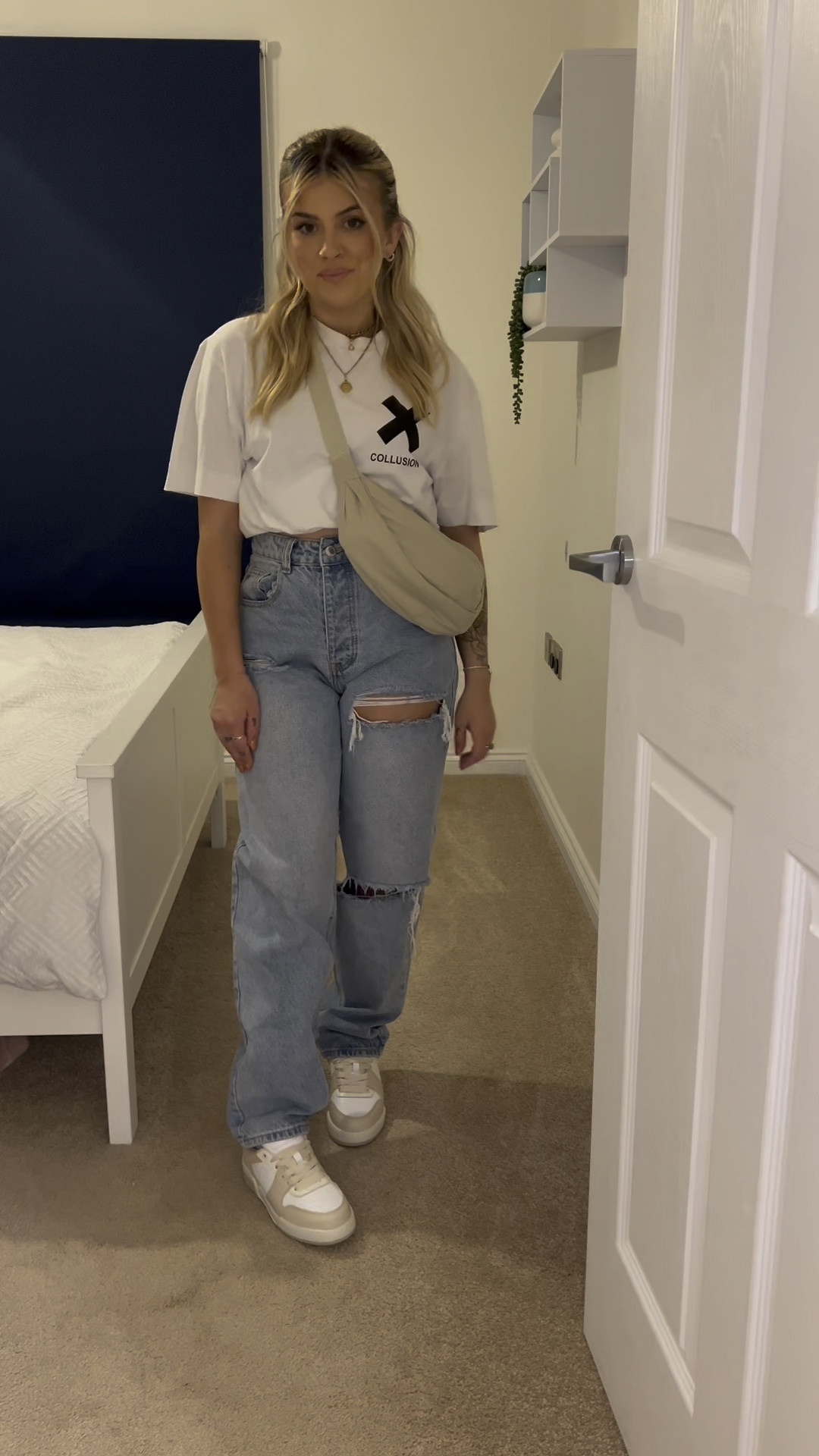 simple, easy realistic outfit for everyday wear 🫶🏼❤️‍🔥⚡️ you know on those days you don’t know what to wear?? can’t go wrong with jeans n an oversized t shirt ✌🏼

#LTKstyletip #LTKVideo