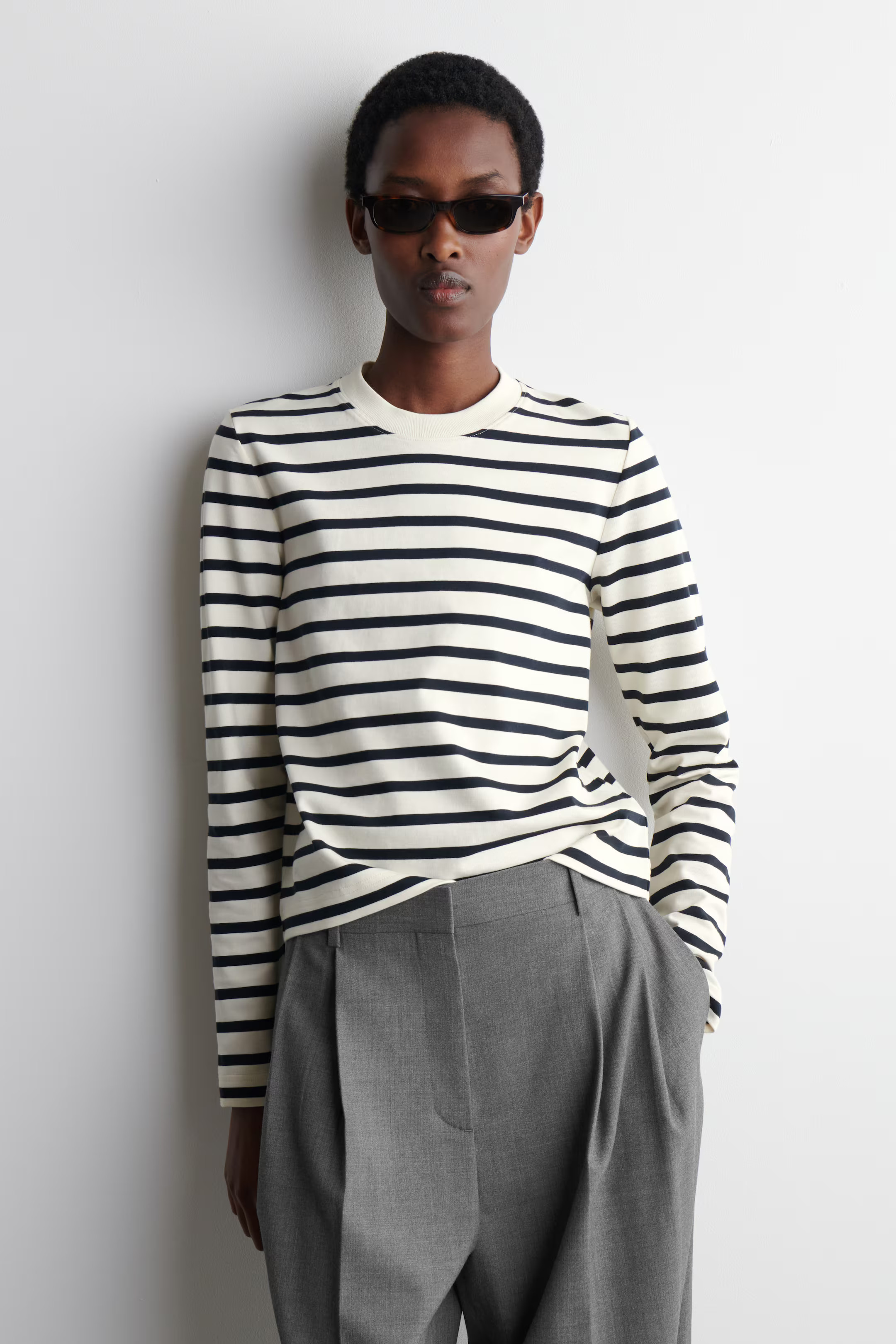 CLEAN CUT REGULAR LONG-SLEEVED T-SHIRT | H&M (DE, AT, CH, NL, FI)