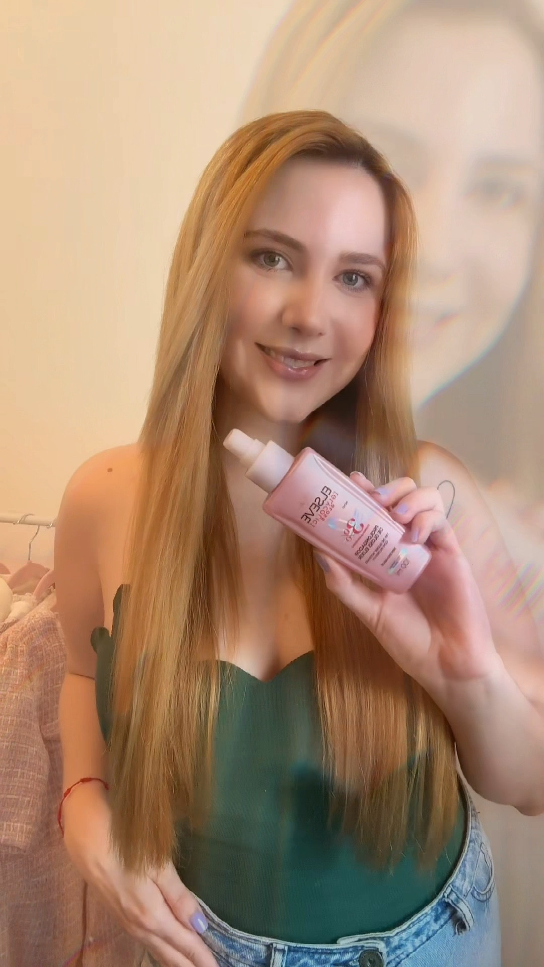 Finalizando o meu cabelo com o favorito do momento: sérum glycolic gloss da Elseve 🫶🏻✨. Quem experimenta ama, não tem jeito. 

#glycolicgloss #elseve #serum #cabelo #frizzfree #frizz #cabeloporoso #hairtips 

#LTKVideo #LTKbeauty #LTKbrasil