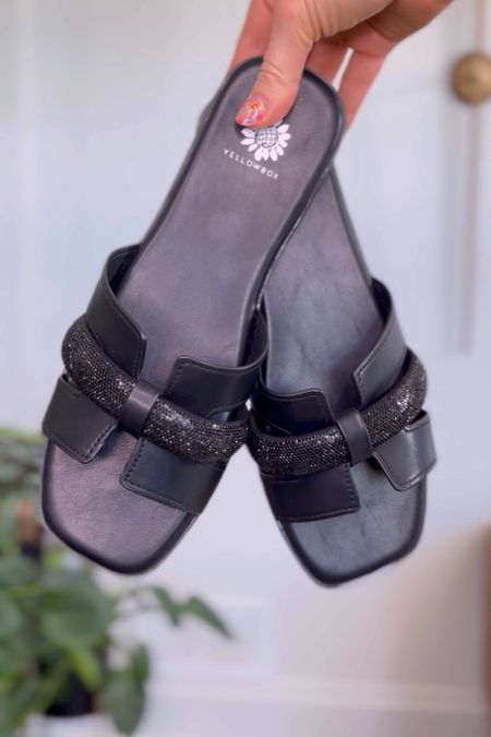 Black sandals for summer 


Summer shoes
Summer sandals 

#LTKSaleAlert