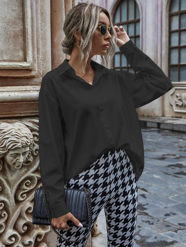 SHEIN Clasi Einfarbige Shirt mit Knöpfen und sehr tief angesetzter Schulterpartie | SHEIN