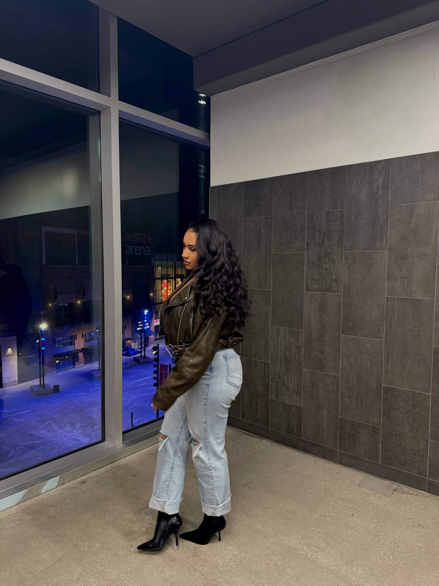 The perfect fall night out look. 
Jeans ares the exact same but I found a super similar option for you 🤍

#LTKgrwm #LTKootd #LTKStyleTip