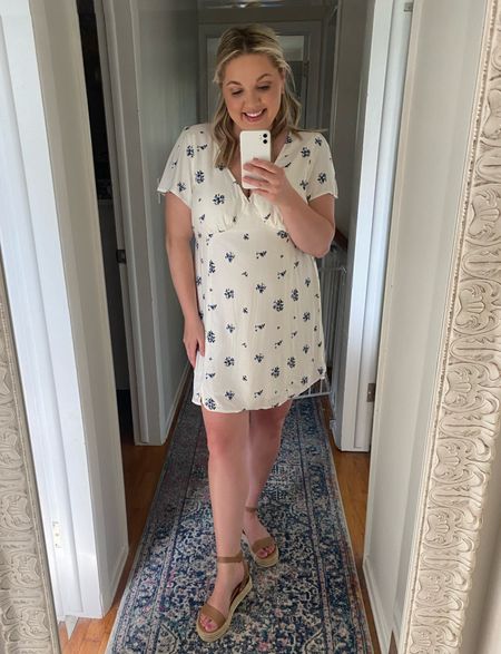 This little floral dress is absolutely adorable! I did find that it ran on the smaller side, so I sized up to an XL // wedding guest // baby shower dress // back to school // country concert 



#LTKSeasonal #LTKFind #LTKstyletip