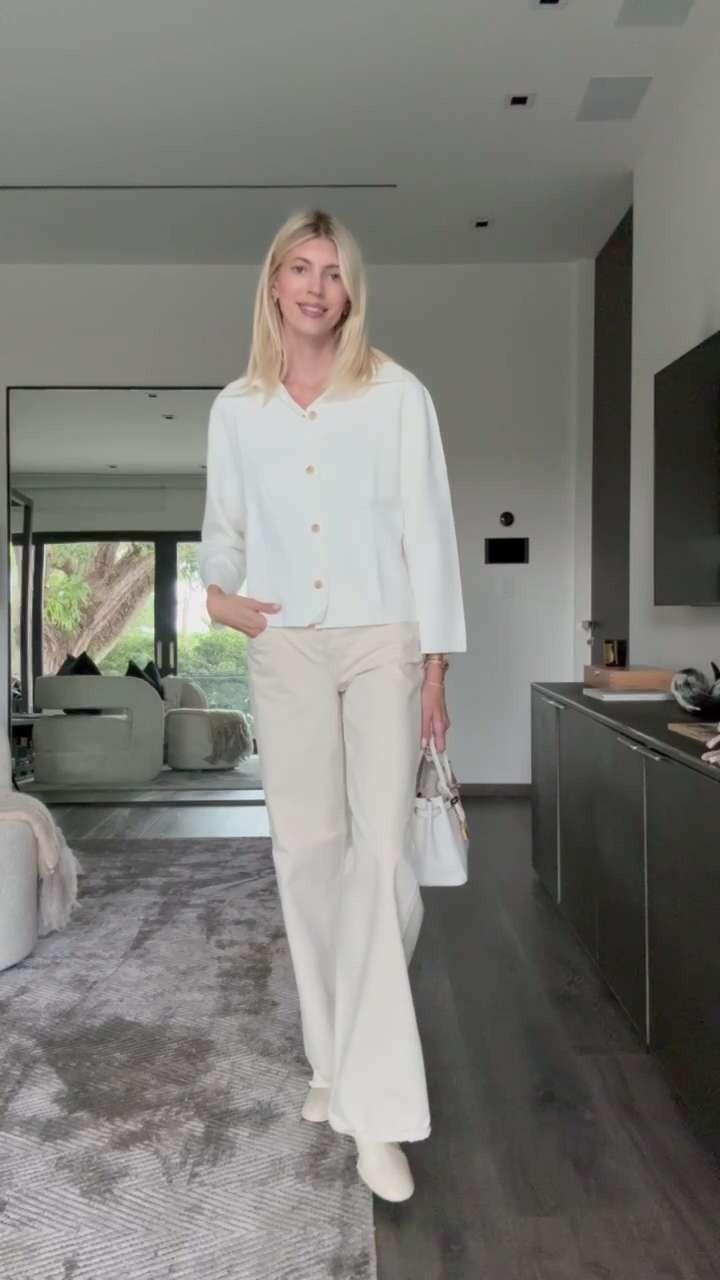 A basic creamy jean with a lightweight white cardigan! Love the oversized look ✨ 

 

#LTKSeasonal #LTKStyleTip #LTKItBag