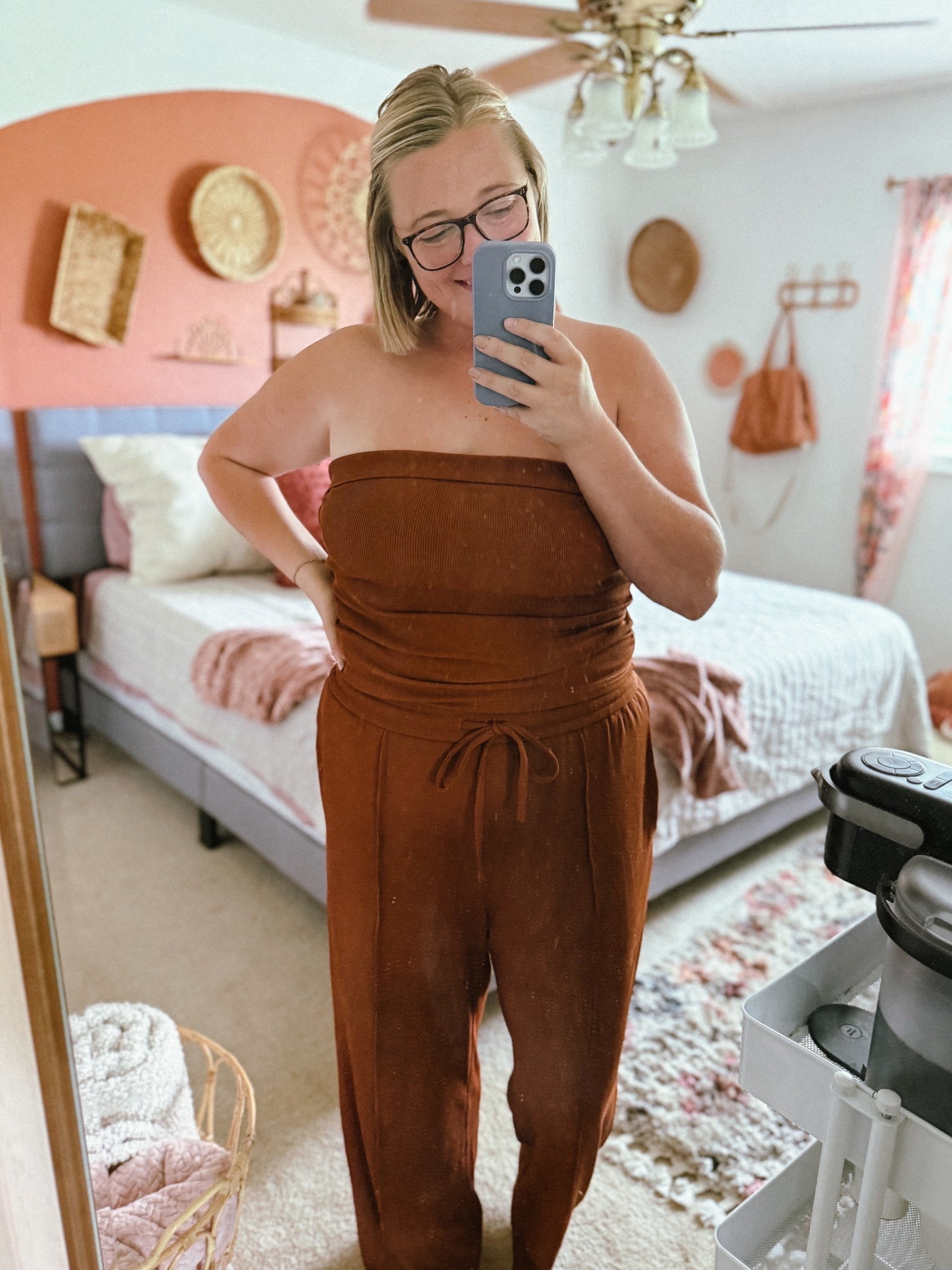 This strapless set is perfect now in the summer for a casual work from home ootd, but will also be great in the fall when it cools off! It's super comfortable, comes in a few other colors and I am in an XL! 