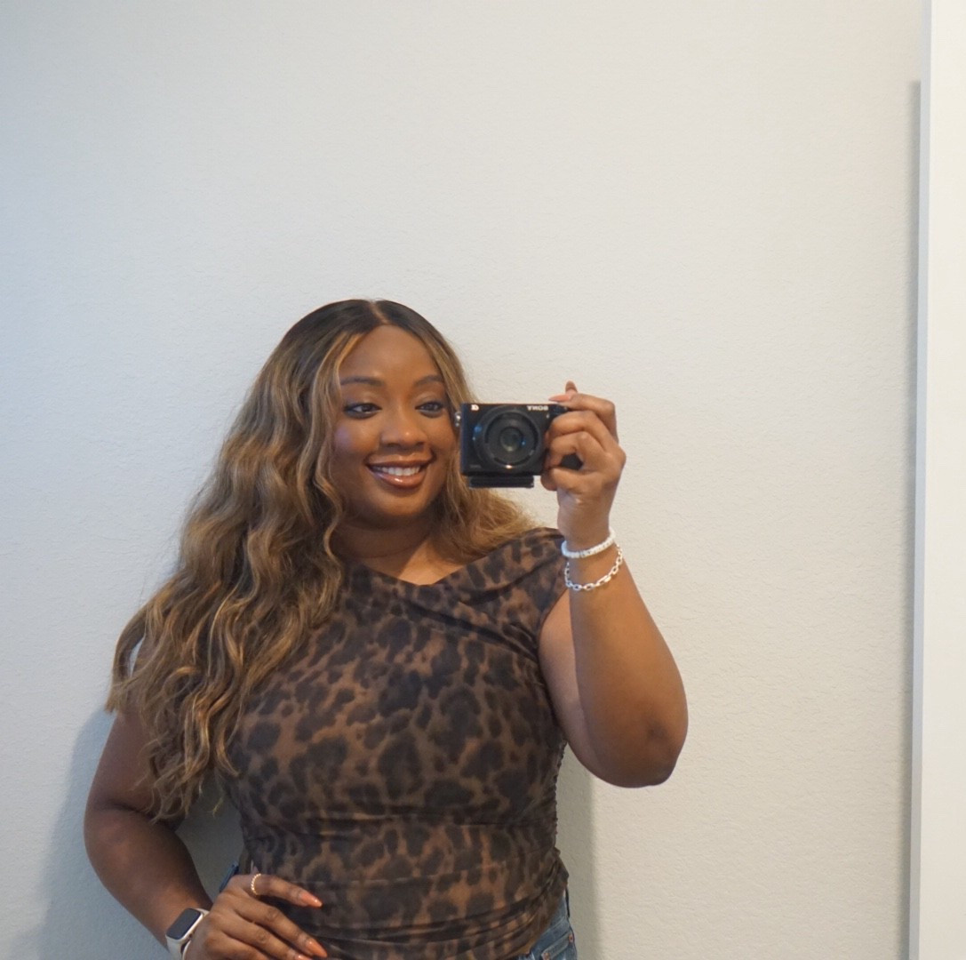 The Gallery Top from Aritzia 👀
This top comes in so many colors it’s kinda hard not to grab more than one. Cute, easy, and just one of those pieces you’ll keep reaching for. Linking all the shades so you can pick your fave.

#LTKFinds #AritziaStyle #OOTD


#LTKHome #LTKStyleTip #LTKU