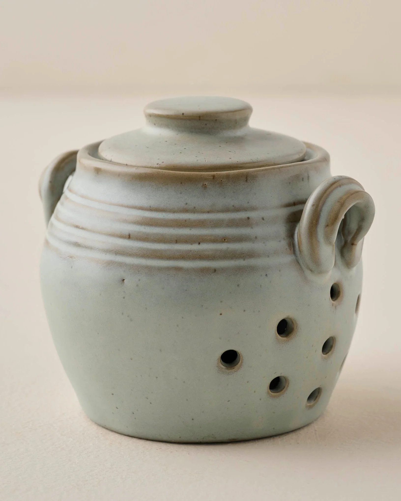 French Grey Garlic Keeper | Magnolia