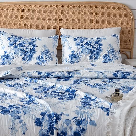 Great Bay Home Floral King Quilt Set with Shams, Blue Floral Bedding Set, All-Season, Lightweight... | Amazon (US)