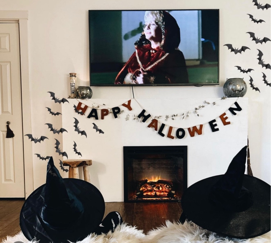 Halloween movie night 🦇 

#LTKSeasonal #LTKHalloween #LTKHoliday