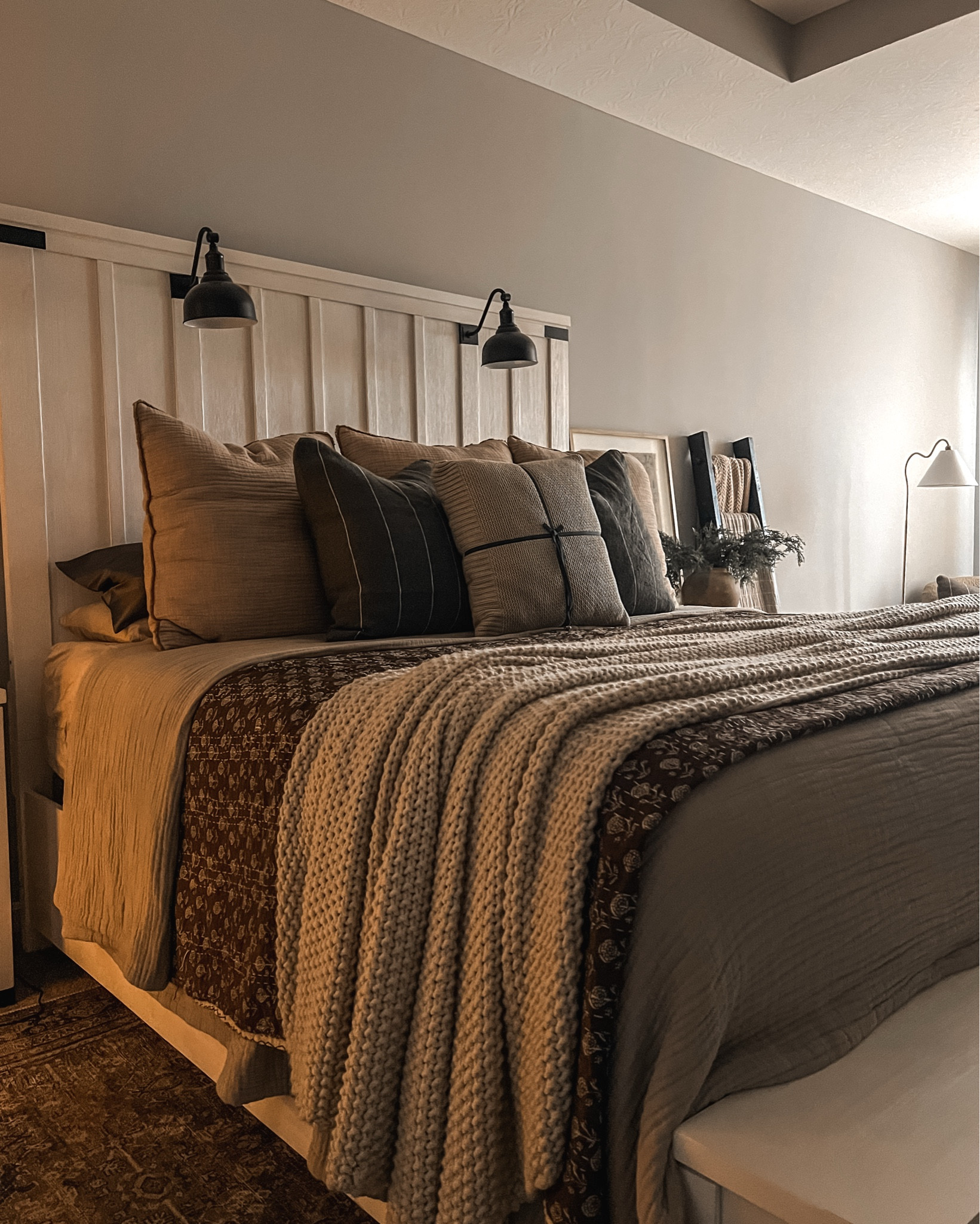 Winter bedroom styling✨

Winter Styling | Winter Bedding | Decorative Pillow | Layered Bedding | Bed Quilt

#LTKSeasonal #LTKHome #LTKStyleTip