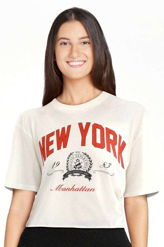 No Boundaries Boxy Cropped Graphic Tee with Short Sleeves, Women's | Walmart (US)